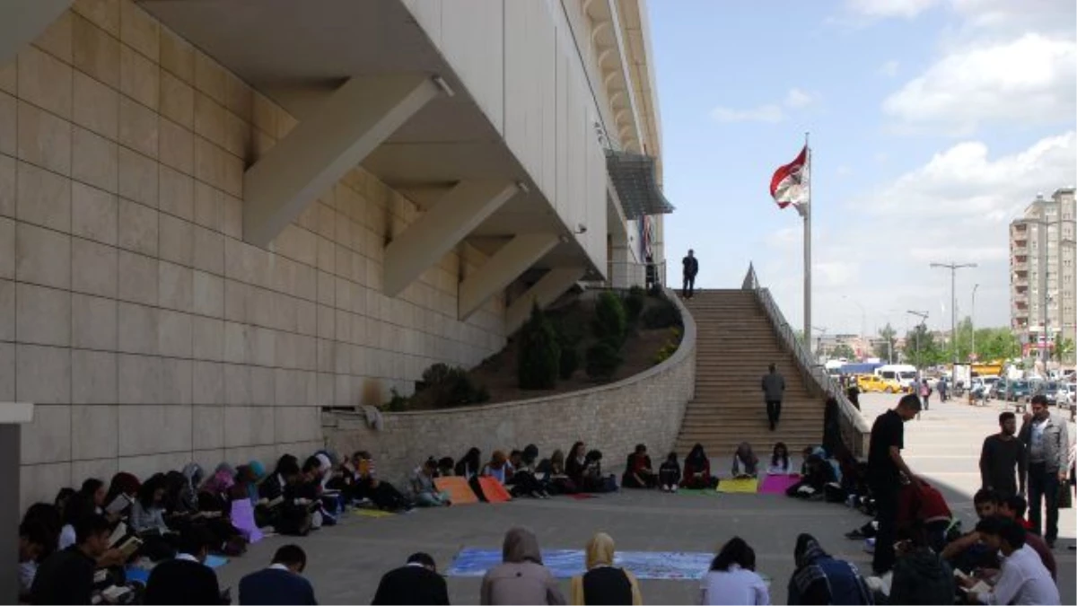 Batman Anadolu Lisesi Öğrencilerinden Kitap Okuma Etkinliği