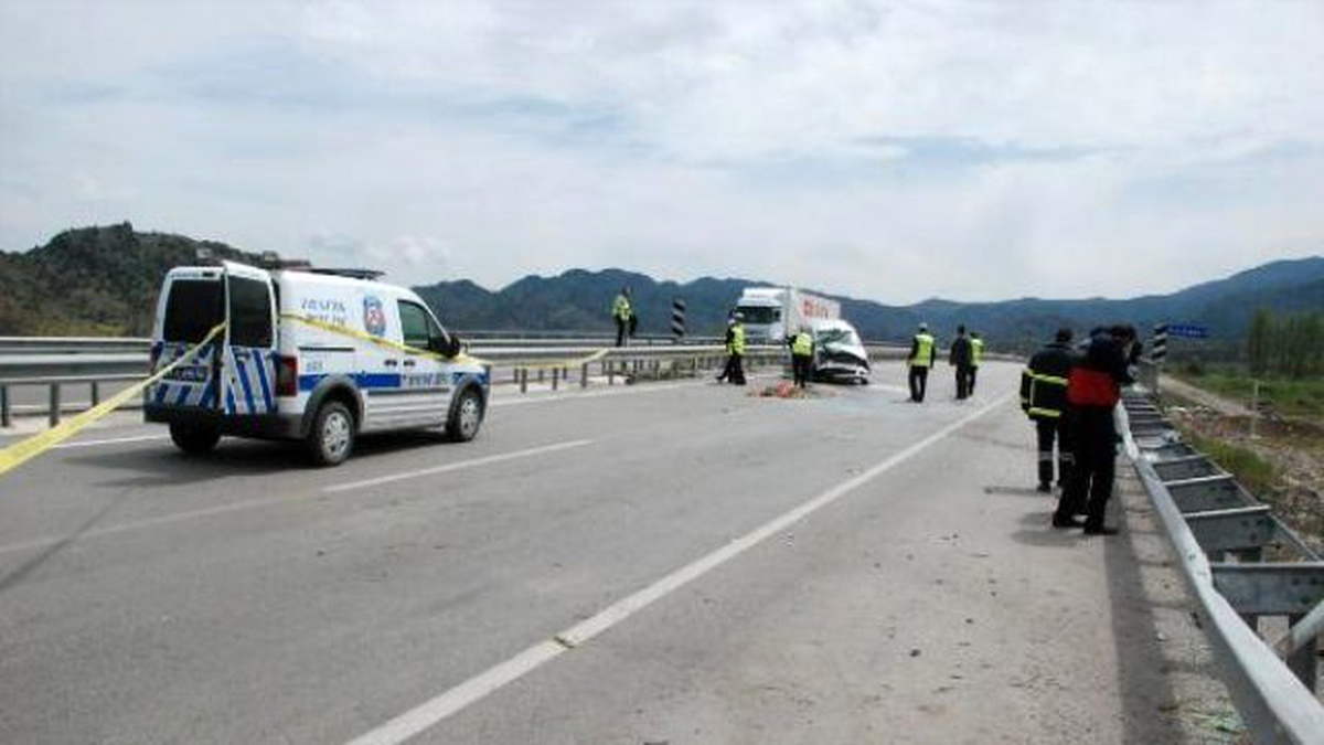 Cenaze Törenine Giderken Kaza: 1 Ölü, 3 Yaralı