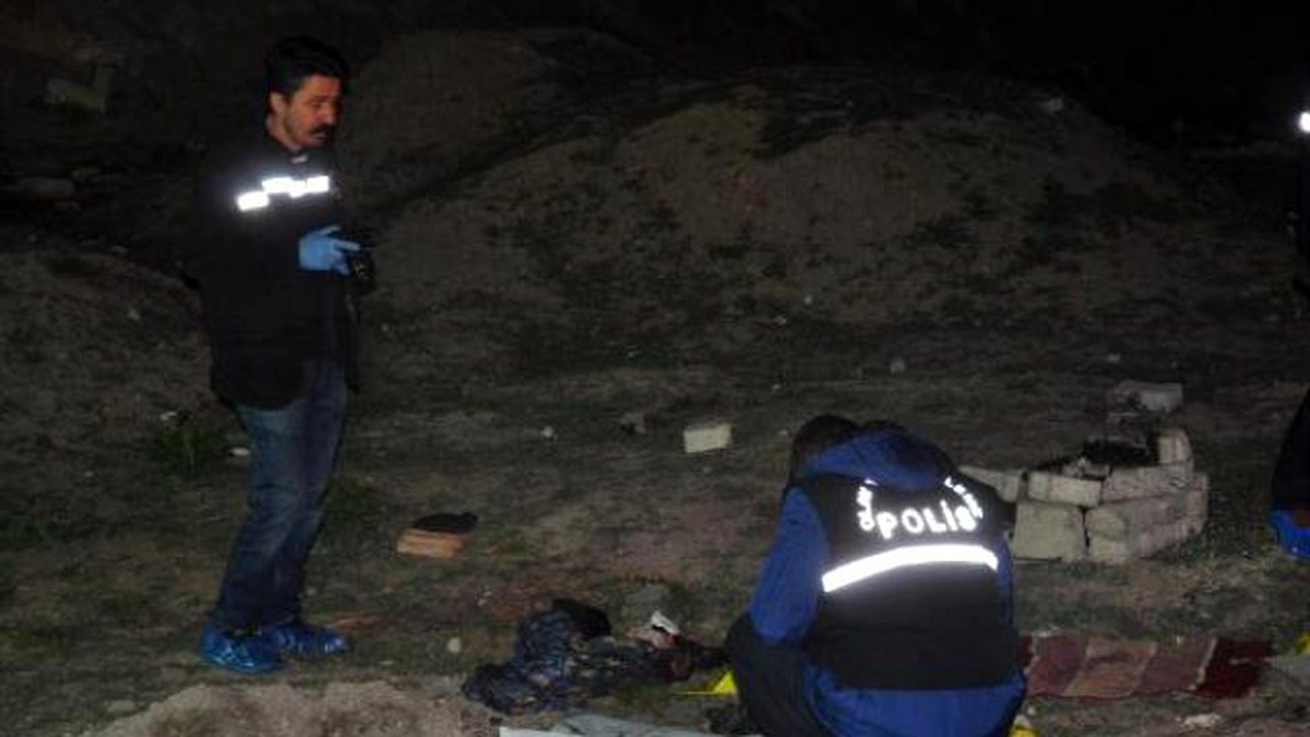 Eskişehir\'de Cesedi Bulunan Yeni Doğmuş Bebeğin 8 Yerinden Bıçaklandığı Ortaya Çıktı