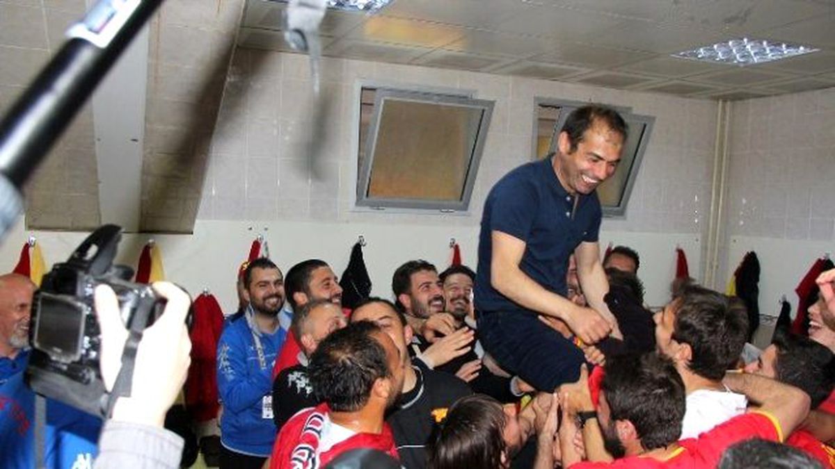 Göztepe\'nin Soyunma Odasında Bayram Var