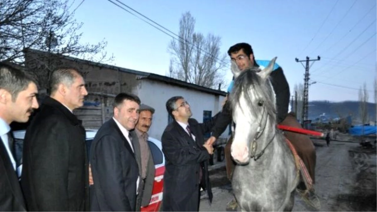 MHP Adaylarını Atlı Cirit Ekipleri Karşıladı