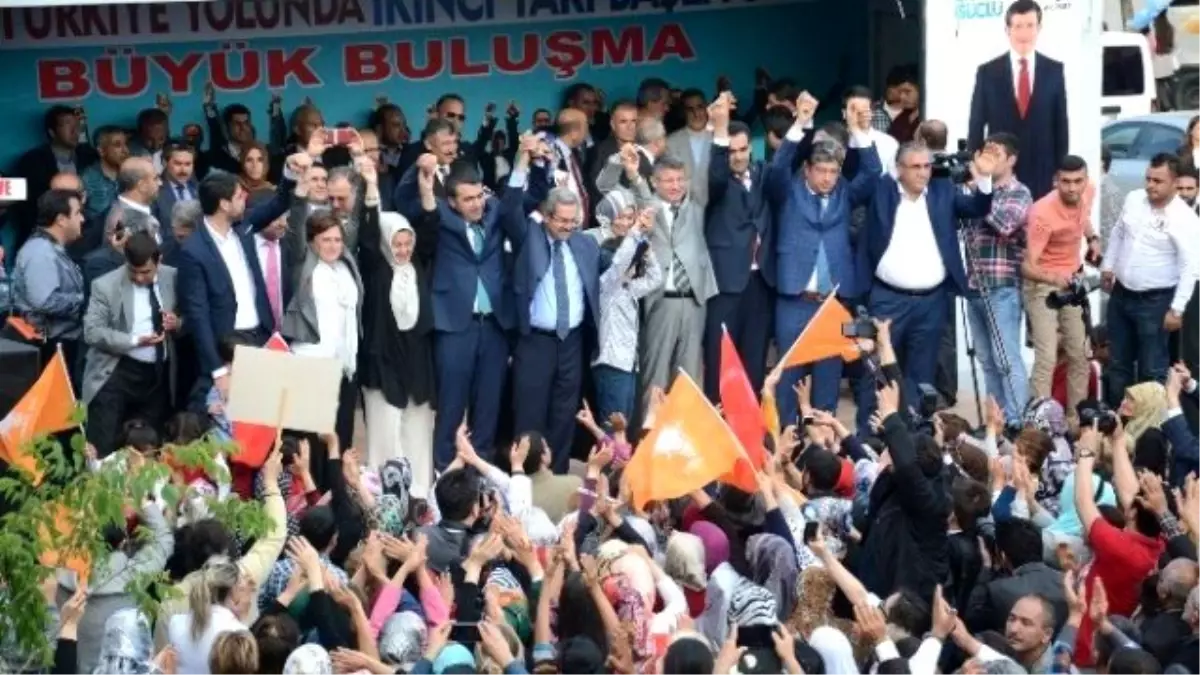 Miting Gibi Seçim Bürosu Açılışı