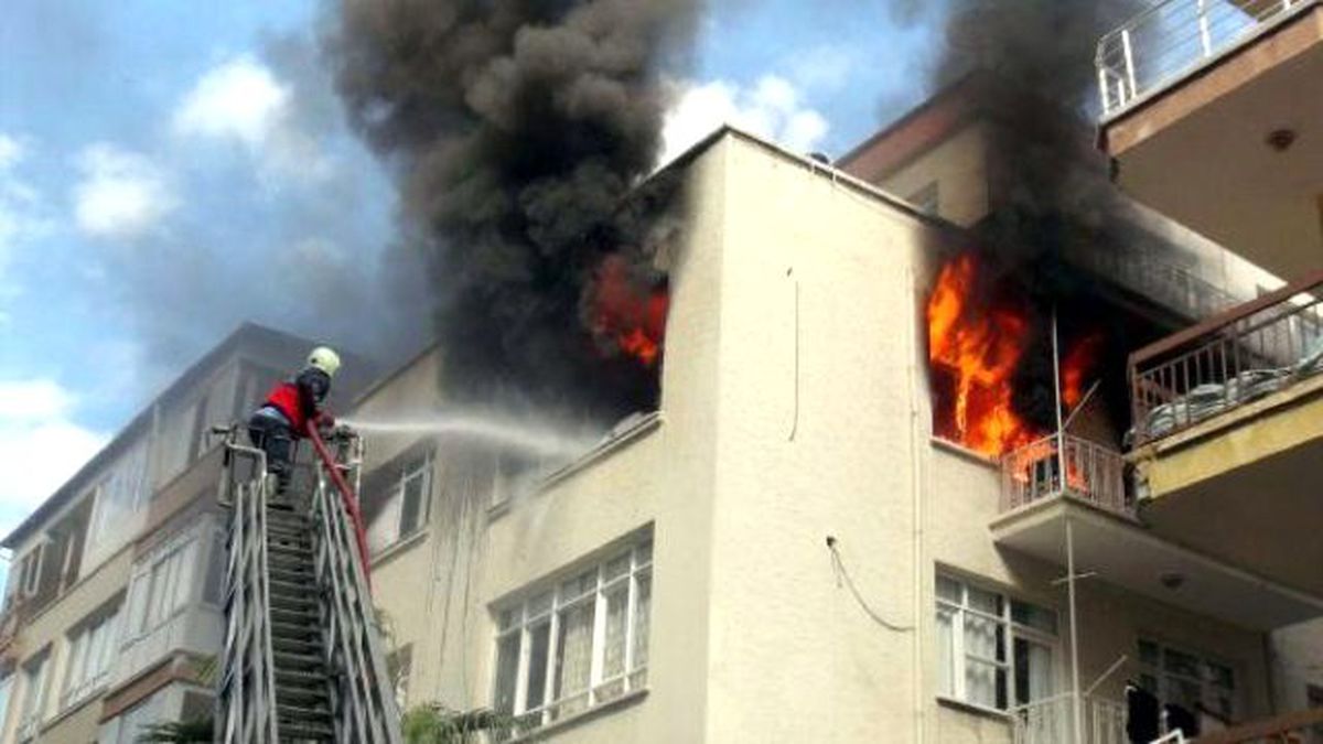 Öğrenci Evinde Çıkan Yangın Korkuttu
