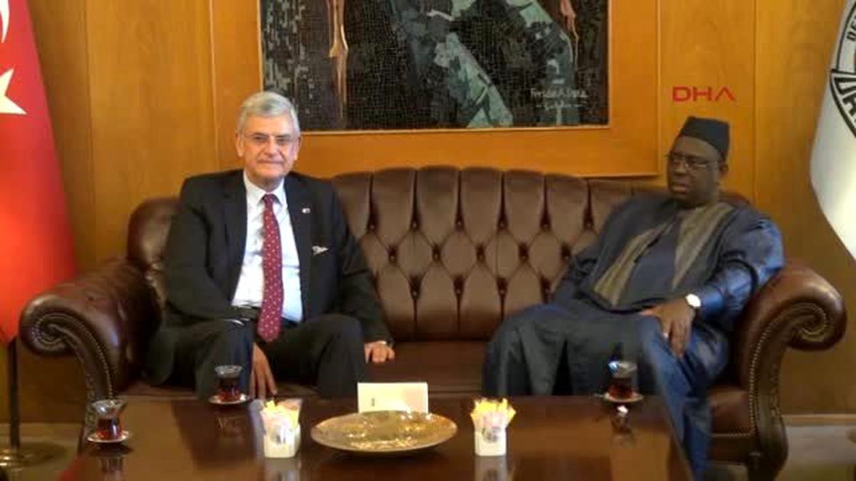 Senegal Devlet Başkanı Sall\'ı Bakan Bozkır Uğurladı