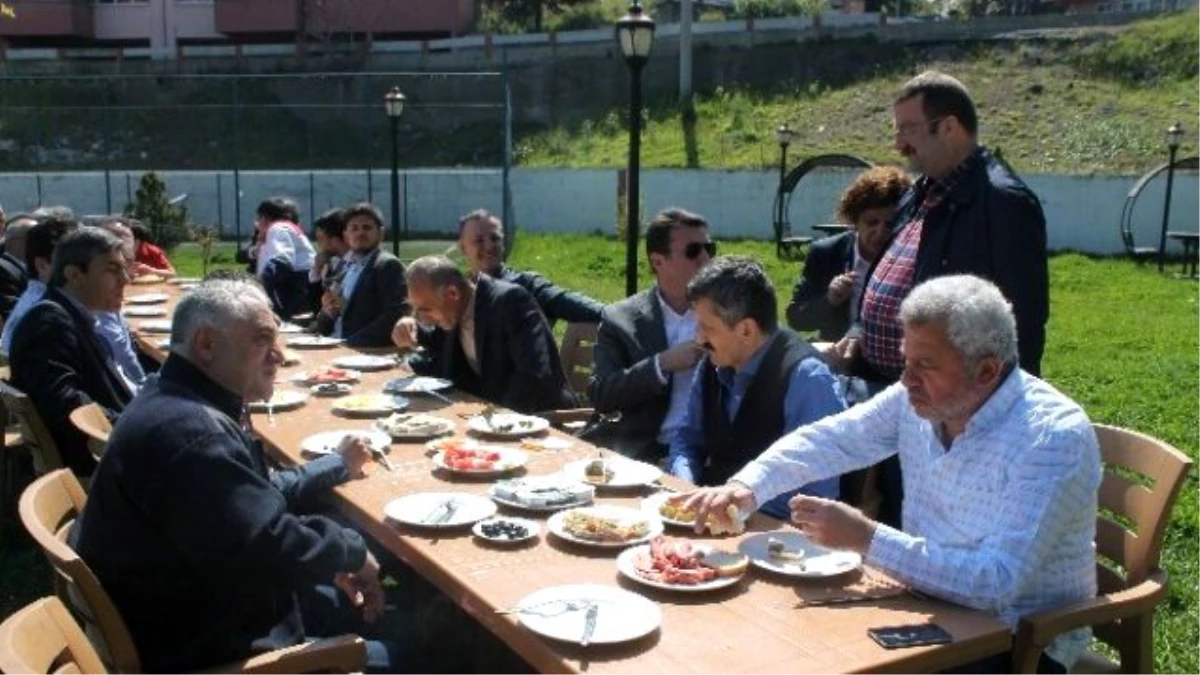 Zonguldak Kömürspor\'lu Futbolculara Moral Kahvaltısı
