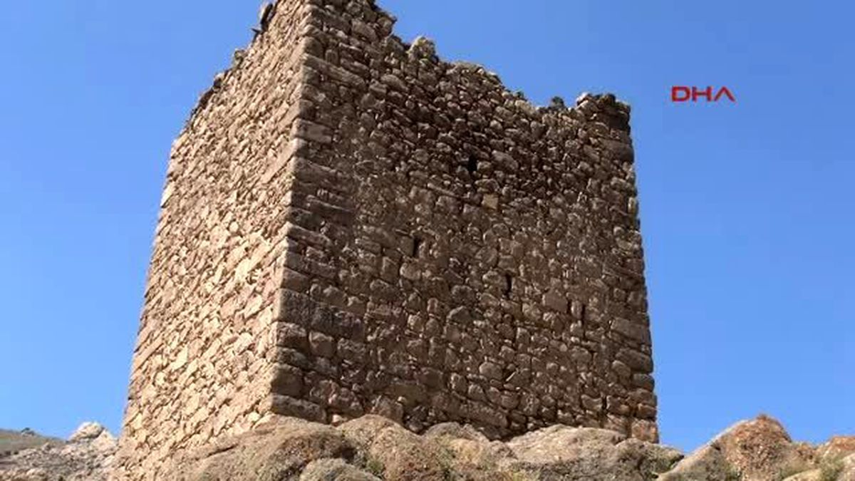 1hakkari Köyde Sadece İki Aile Yaşıyor