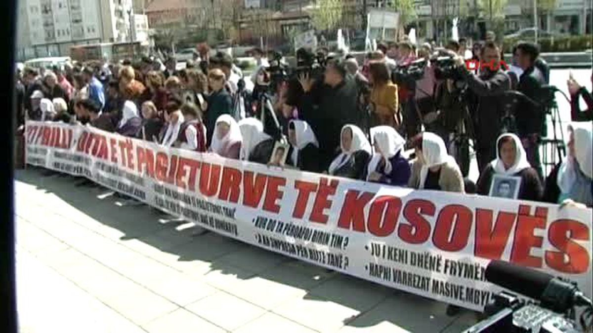 27 Nisan Dünya Kayıp Kişiler Günü Nedeniyle, Kosova Meclisi Avlusunda 1650 Kayıp Kişi Anısına Anıt...