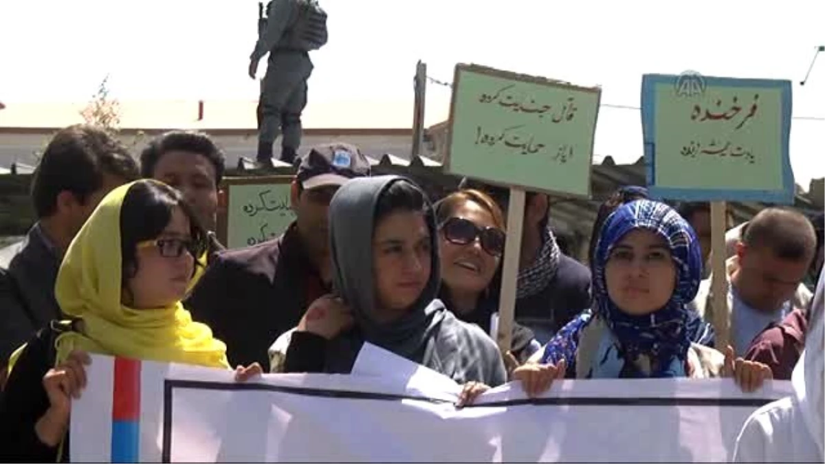 Afganistan\'da Bir Kadının Linç Edilmesini Protesto Ettiler