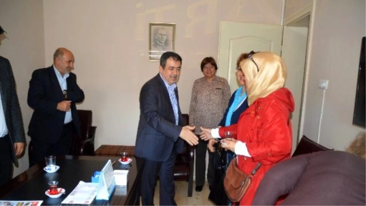 Balıkesir Milletvekili Sayın Ali Aydınlığlu Edremit\'de Esnaf Odalarını Ziyaret Etti