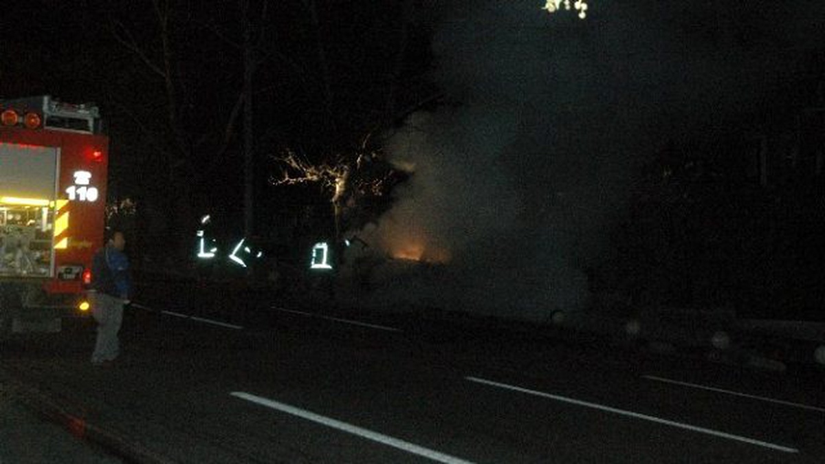 Başkent\'te Kaza Yapan Otomobil Alevler İçinde Kaldı