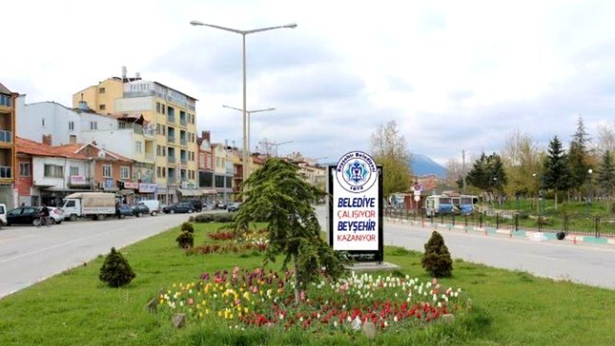 Beyşehir\'de 60 Bin Lale Soğanı Dikildi
