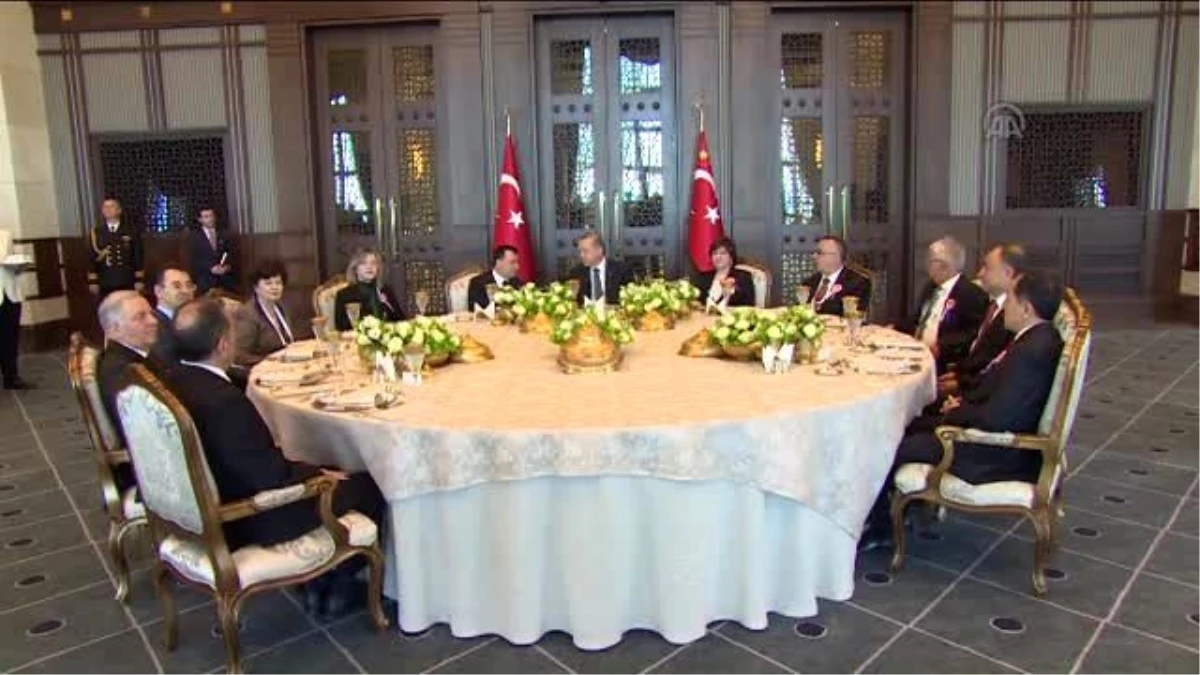 Cumhurbaşkanı Erdoğan, Aym Üyelerine Öğle Yemeği Verdi
