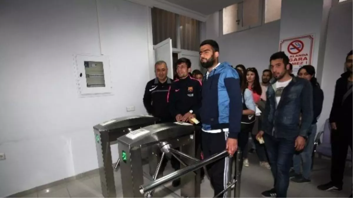 Dü Öğrencileri Yeni Fitness Salonunda Rahatlayacak