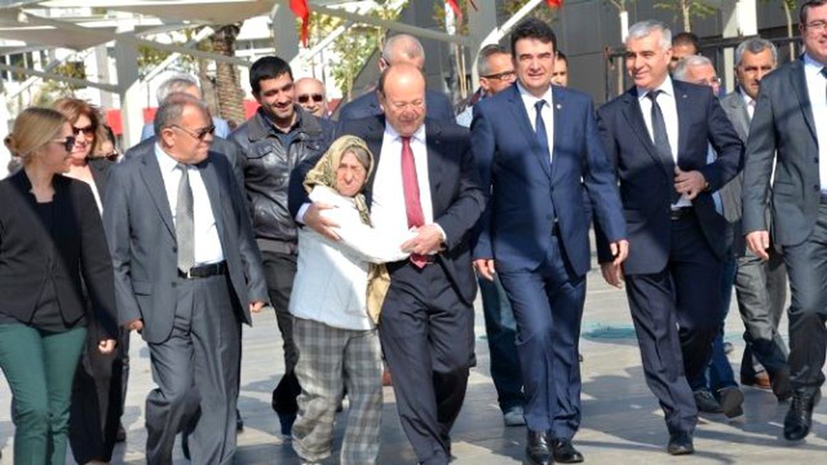 Efeler Mesut Ağabeylerini Bağrına Bastı