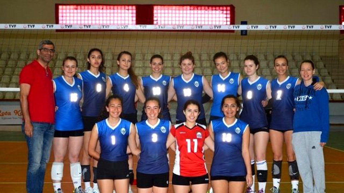 Foça Belediyespor\'lu Voleybolcular 4\'te 4 Yaptı