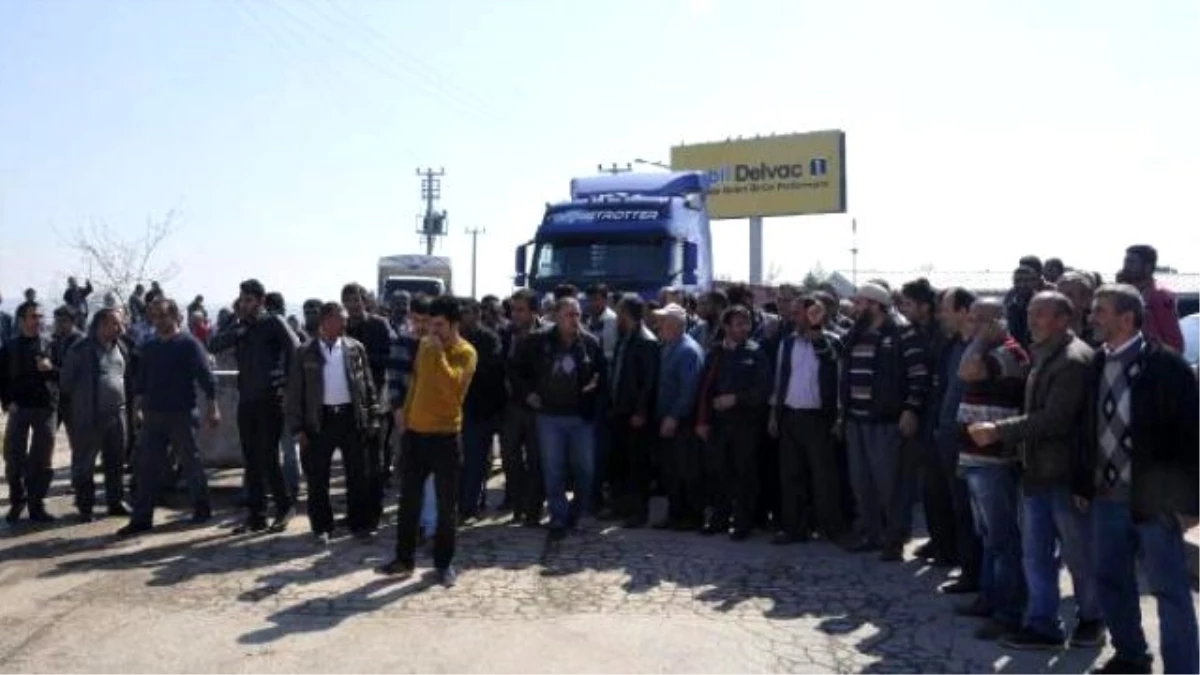 Gebze\'de Kamyonculardan Motorin Zammı Protestosu