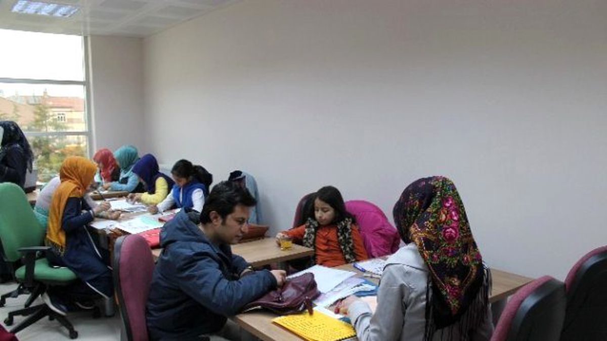 Gençlik Merkezinde Kaligrafi Kursları Devam Ediyor