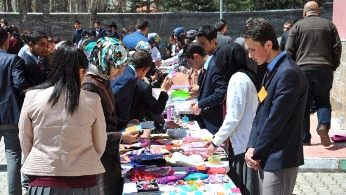 Kardeş Okul Yararına Kermes