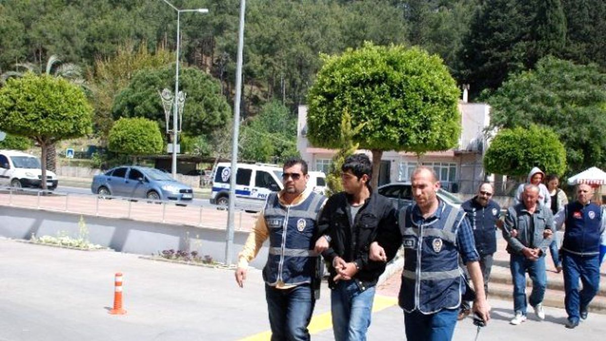 Manavgat\'ta Uyuşturucu Operasyonunda 3 Şüpheli Yakalandı