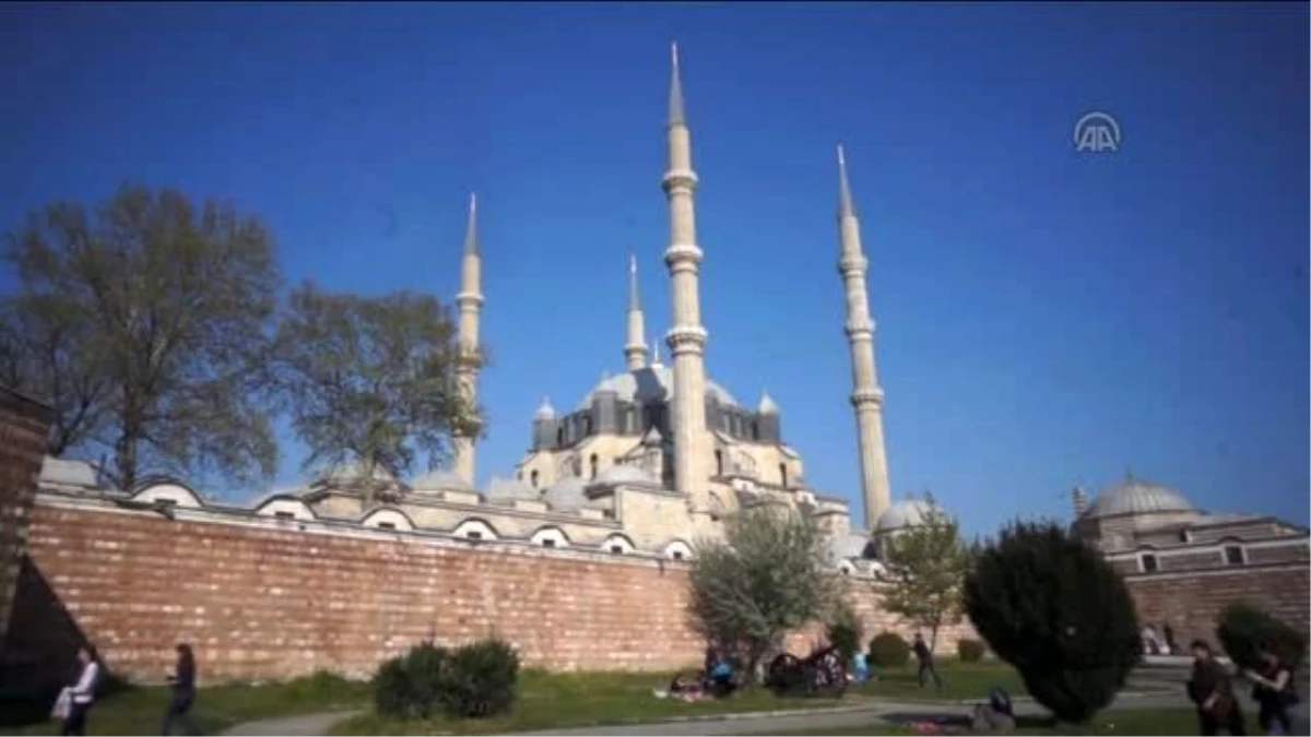 Selimiye Camisi\'nde Hijyen Uygulaması