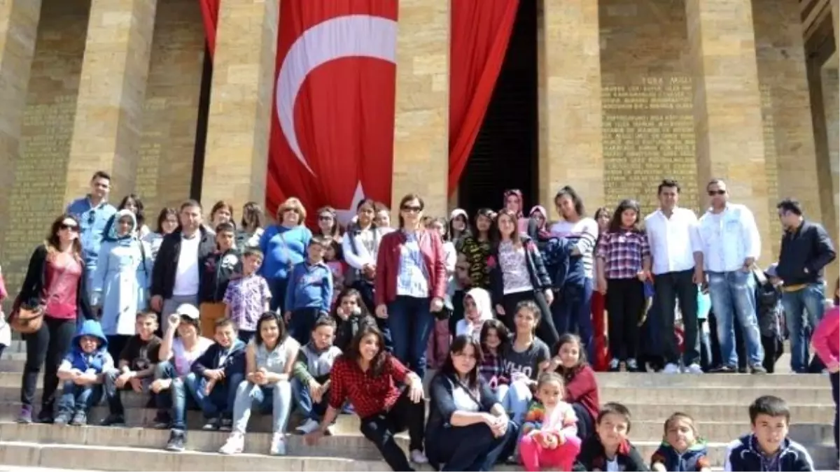 Sevgi Evi Çoçukları Anıtkabir\'i Ziyaret Etti