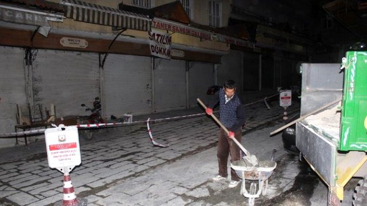 Tarihi Hanlar Bölgesinin Zemini Onarılıyor