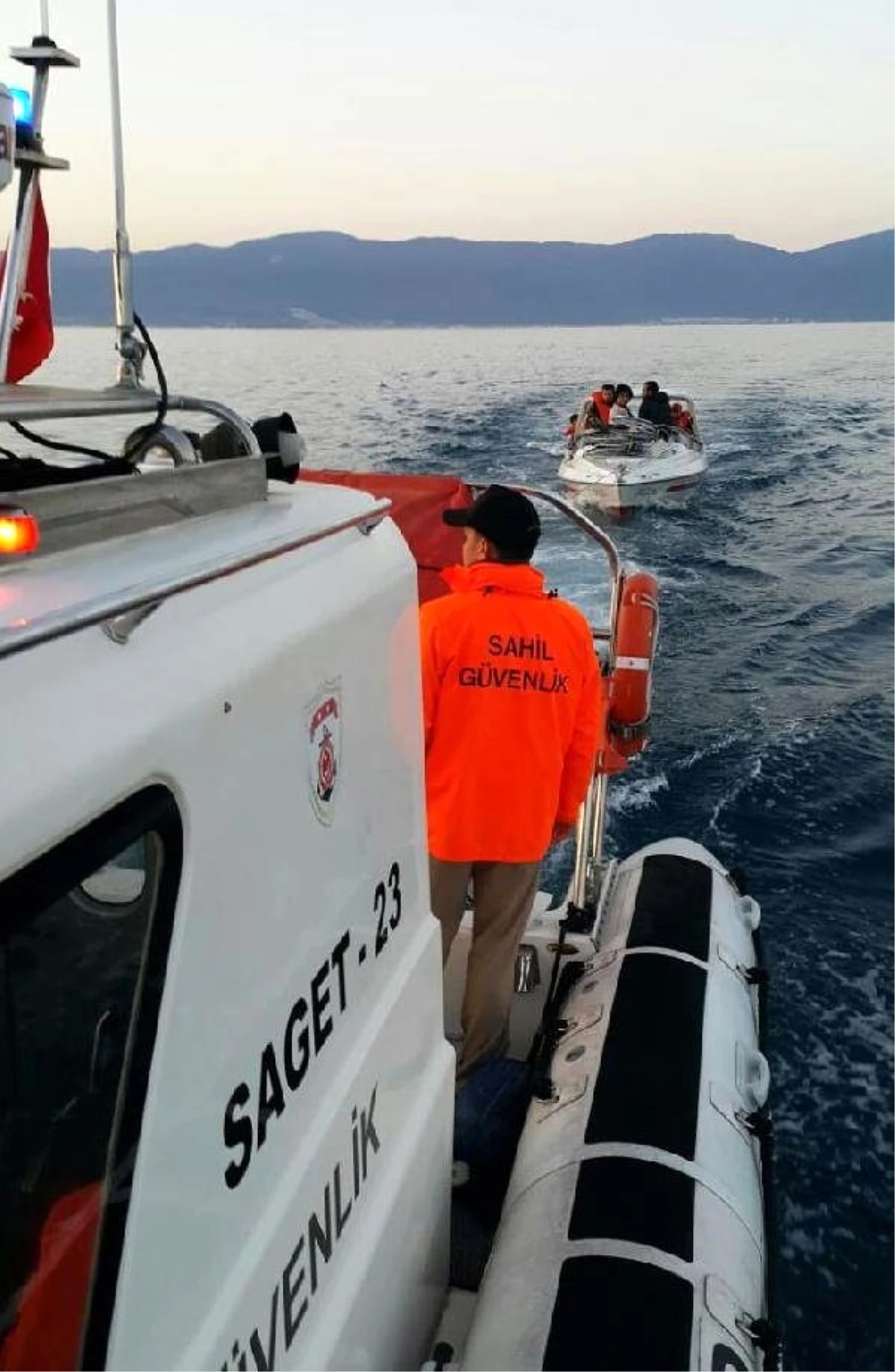 Yunan Adalarına Kaçak Akınına Sahil Güvenlek Engeli