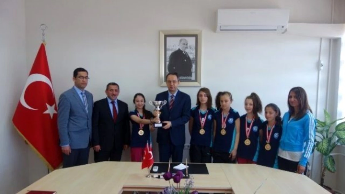 Badminton Şampiyonları Ödüllendirildi