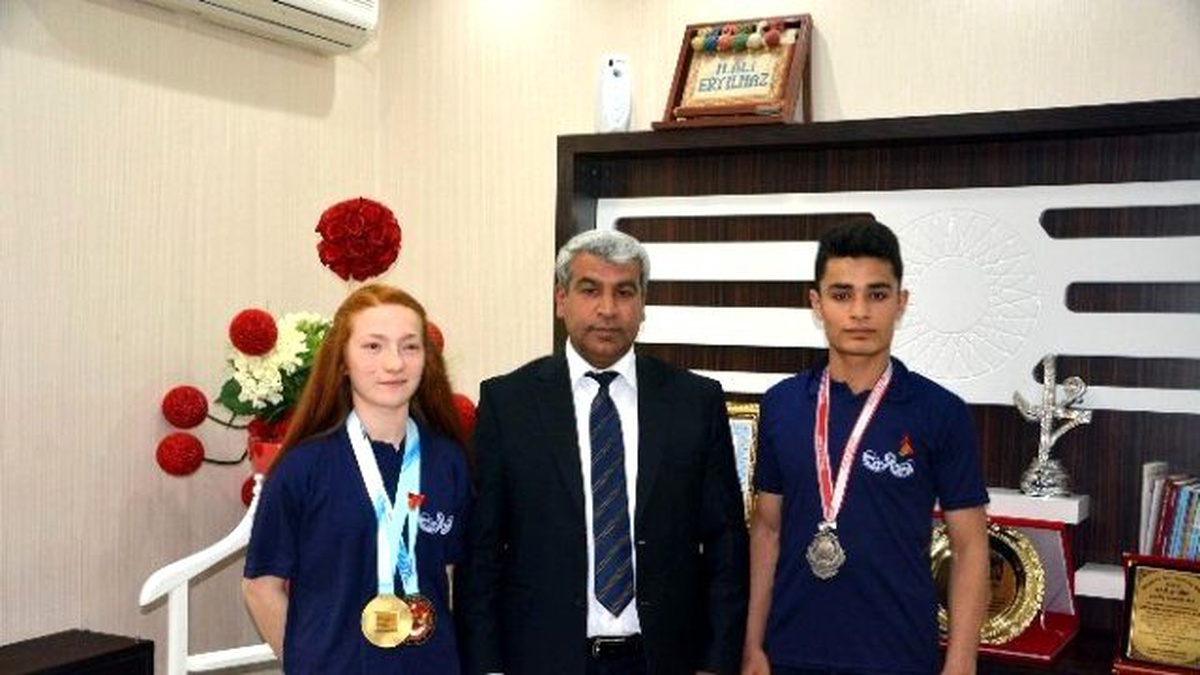 Başkan Vekili Eryılmaz, Genç Sporcuları Ödüllendirdi