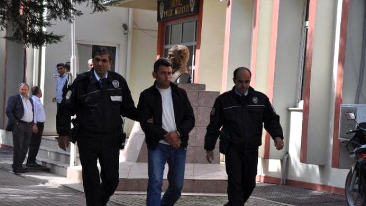 Bulduğu Kredi Kartlarından Doğum Yılı Şifresiyle Para Çekti