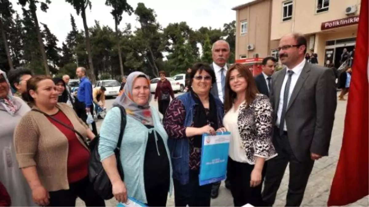 Çanakkale'de Vatandaşa Diş Macunu ve Diş Fırçası Dağıtıldı