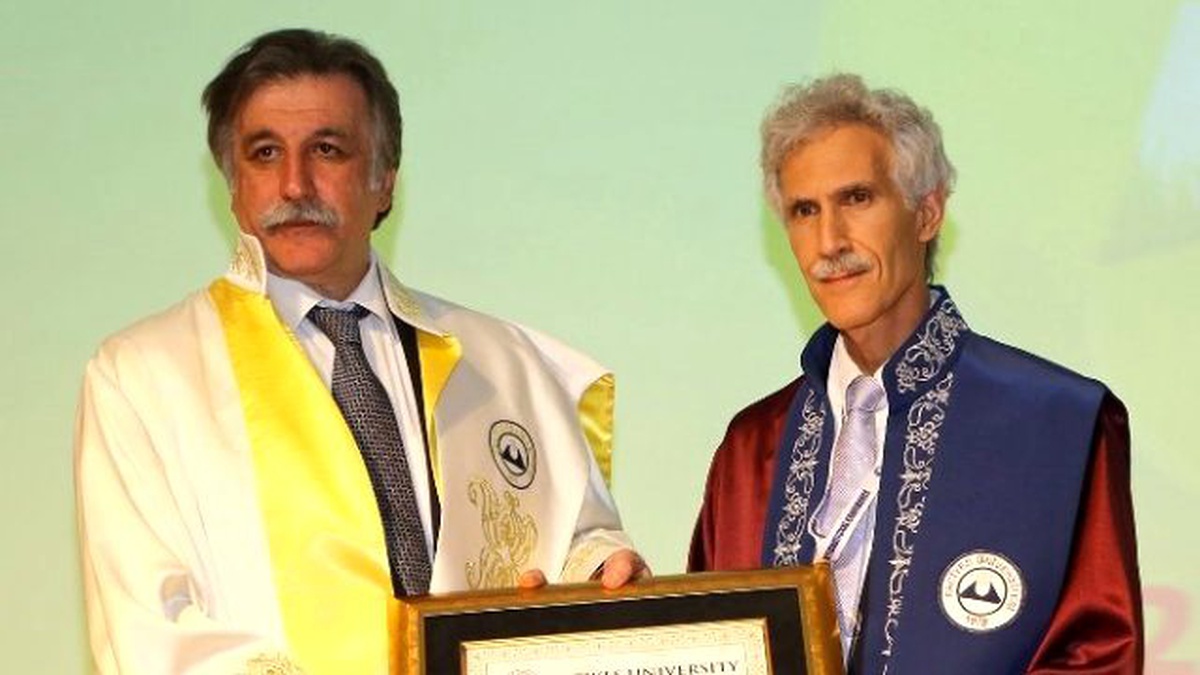 Erciyes Üniversitesi\'nde Fahri Doktora Töreni
