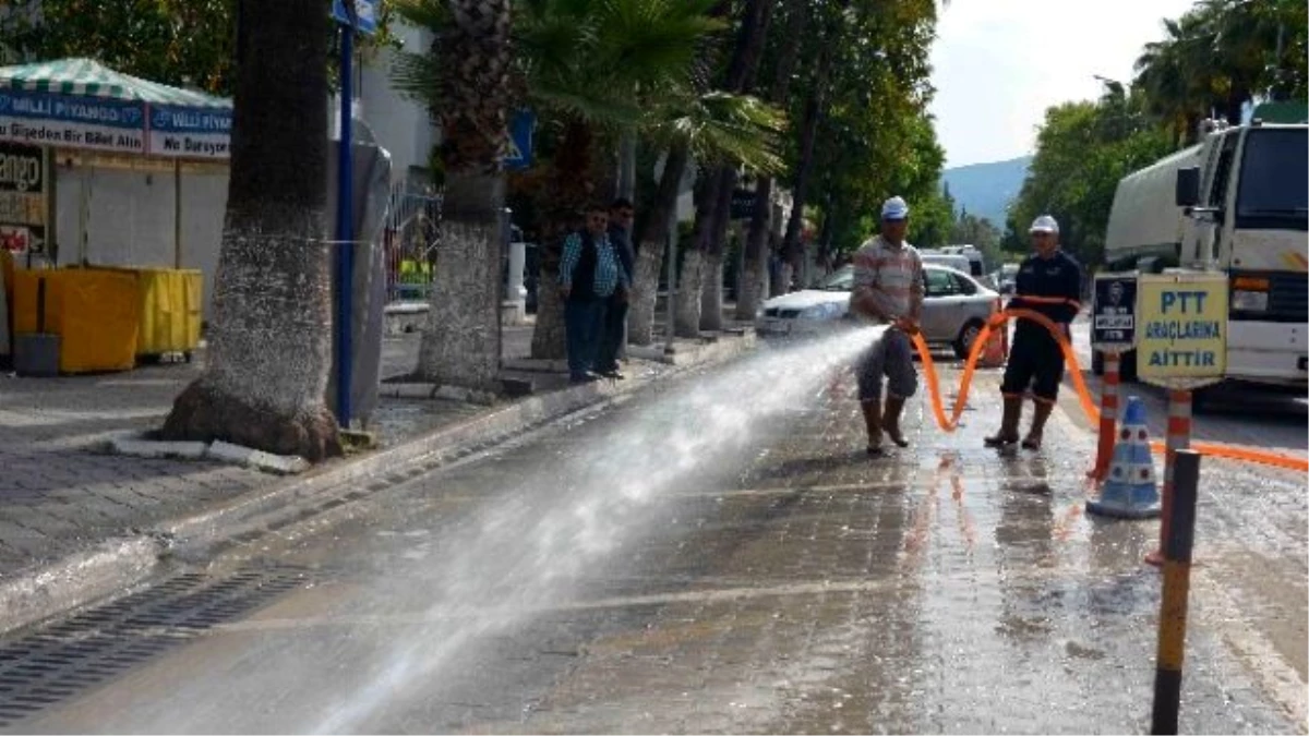 Fethiye Belediyesi Sezon Öncesi Şehri Yıkadı