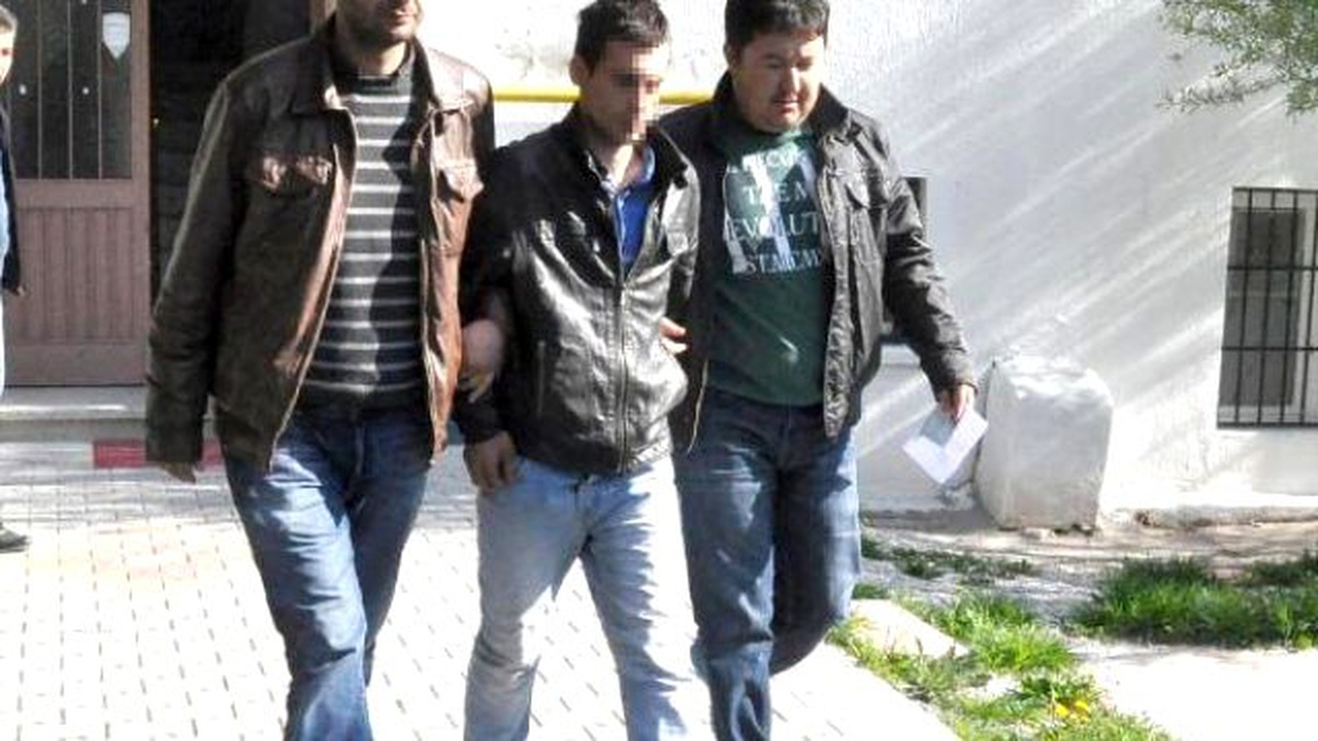 Girdiği Evde Kadın İç Çamaşırı ile Külotlu Çorap Çalan Hırsız Tutuklandı