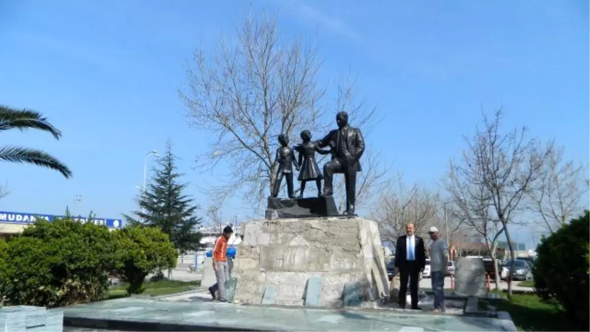 Güzelyalı Cumhuriyet Meydanı Yenilendi