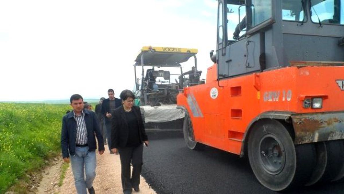 Kaymakam Çağlar Köy Yolu Yapımını Denetledi