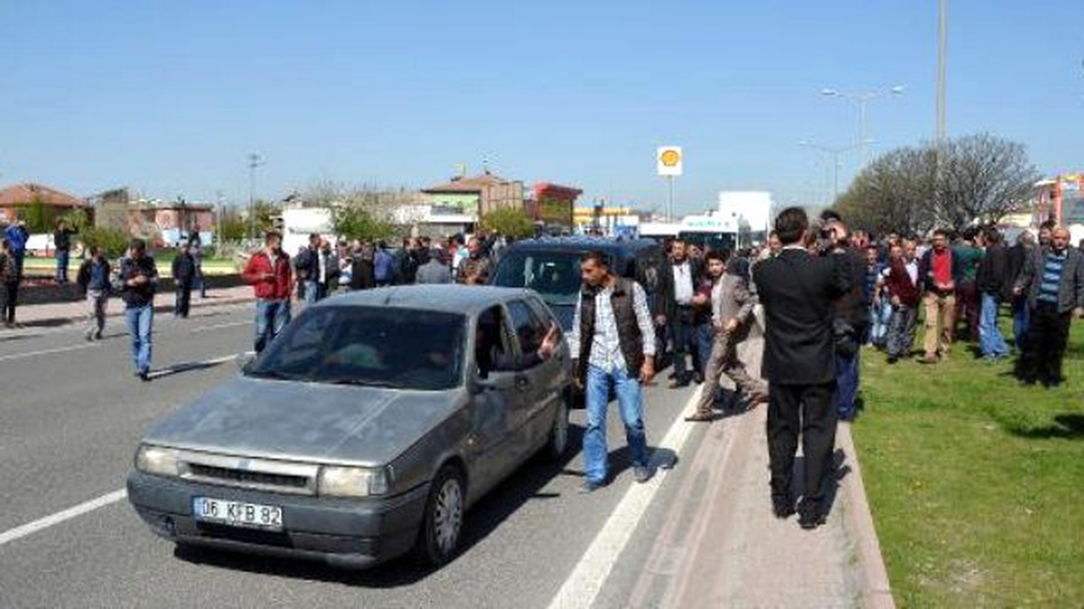 Kayseri\'de Kamyoncular, \'Mazot Pahalı\' Diye 2 Saat Yol Kapattı