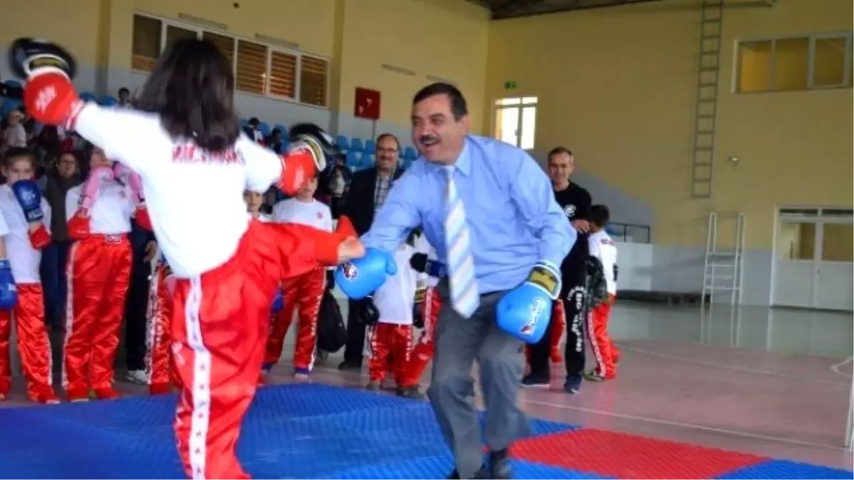 Kick Boks Dostluk Maçları Kula\'da Yapıldı