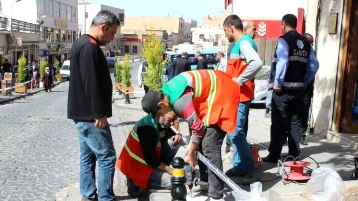 Mardin\'de Kaldırıma Park Etme Sorununa Farklı Çözüm