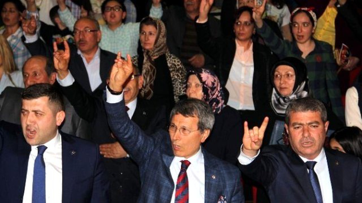 MHP Kadın Kolları\'ndan \'İktidara Yürüyüş\' Gecesi