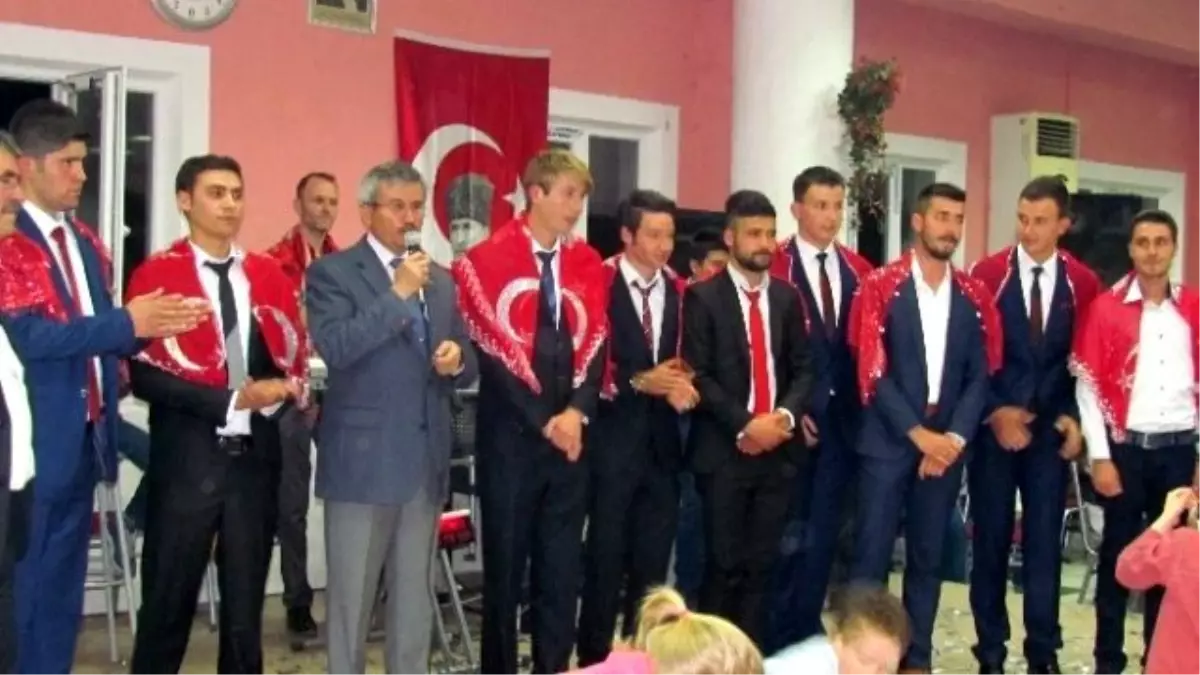 MHP\'li Balkız Asker Uğurladı