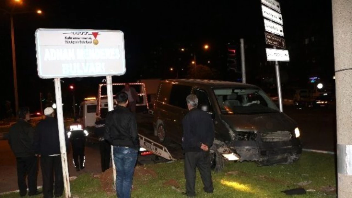 Kahramanmaraş\'ta Minibüs ile Otomobil Çarpıştı: 2 Yaralı