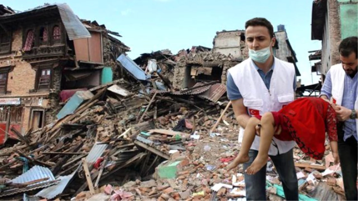 Nepal\'de Ölü Sayısı 4 Bini Geçti, Sayı 10 Bine Yükselebilir