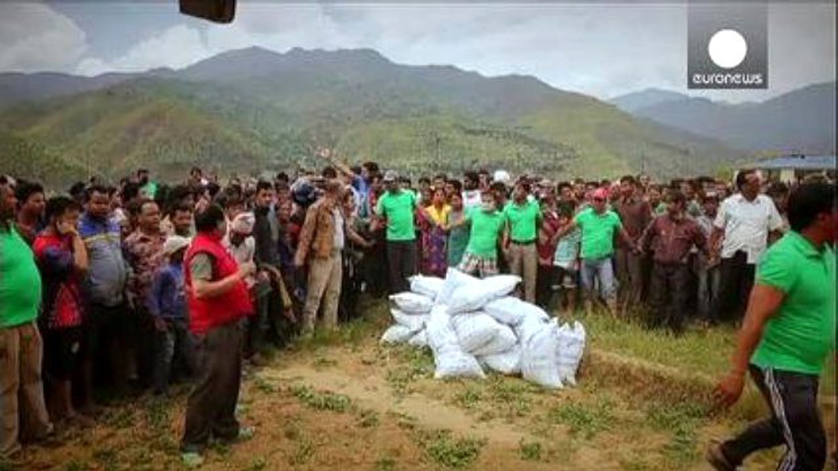 Nepal: Yardım Kuruluşları Enkaz Bölgelerinde