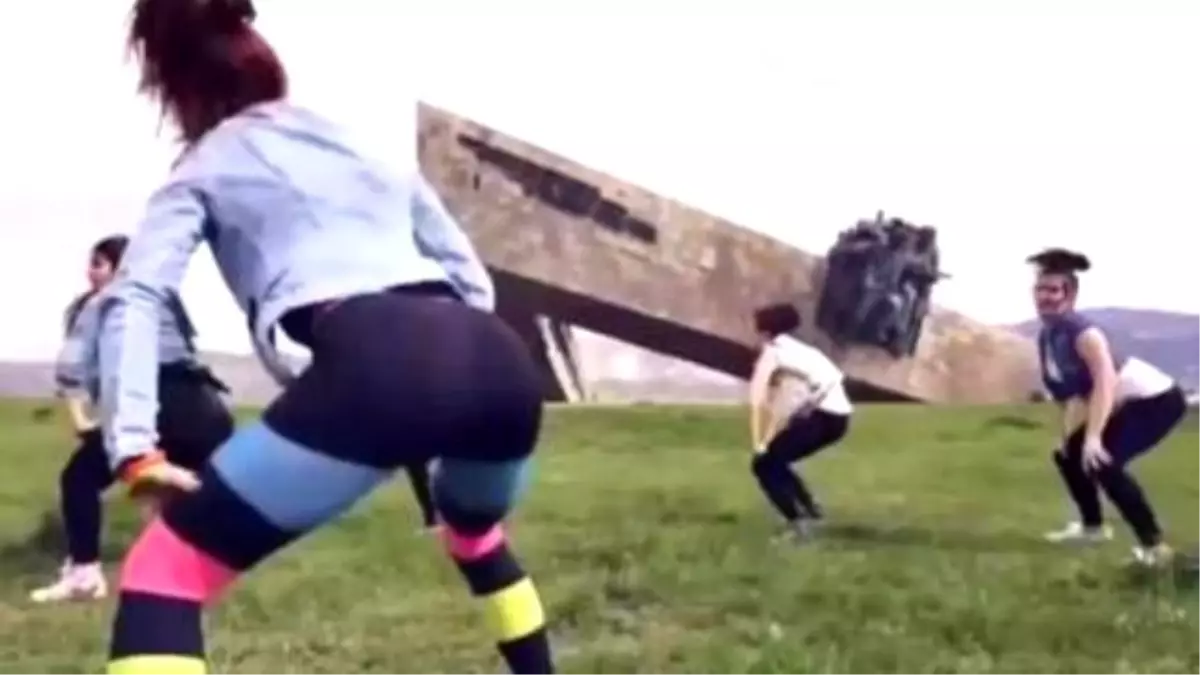 Russian Women Arrested For Twerking İn Front Of World War Iı Memorial