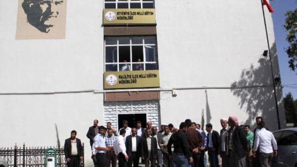 Şanlıurfa\'da Sevis Şoförlerinden Alacak Eylemi