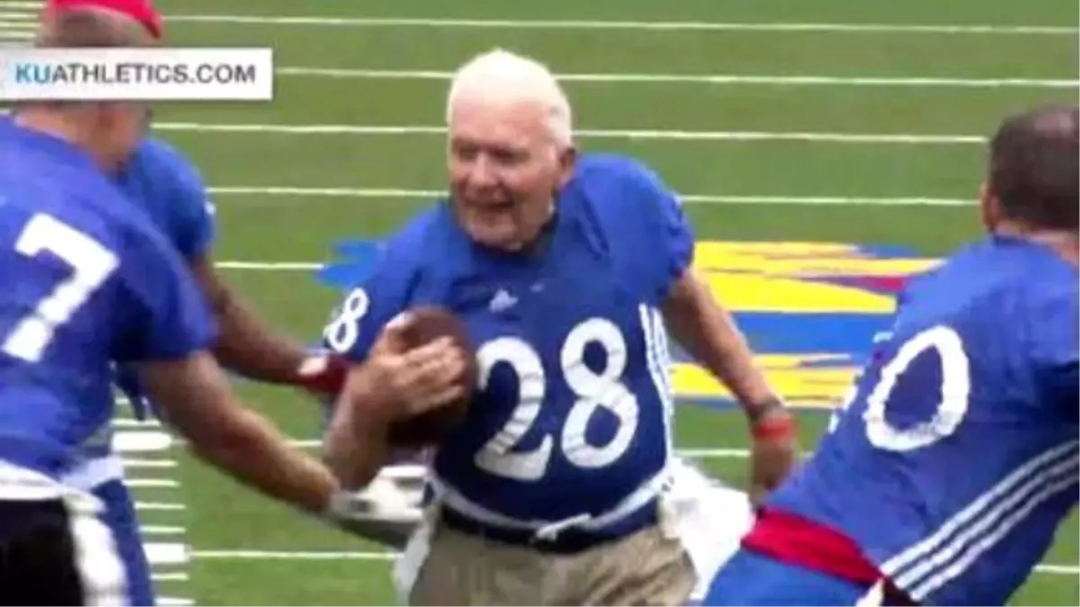 89-year-old Wwıı Vet Scores Touchdown İn Kansas Alumni Game