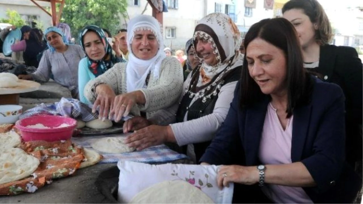 Akdeniz Belediyesi, Karaduvar\'a Ekmek Tandırı Yaptı