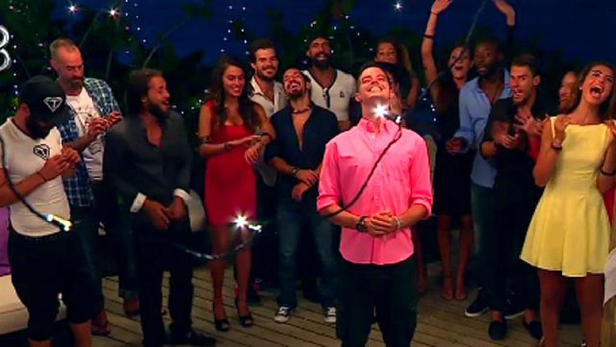 Birleşme Partisinde Yemek Keyfi! Doya Doya Yediler!