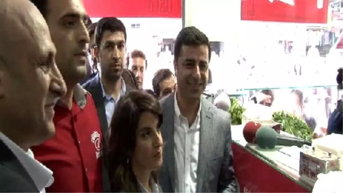 Demirtaş İçin "Türkiye Seninle Gurur Duyuyor" Sloganı Attılar